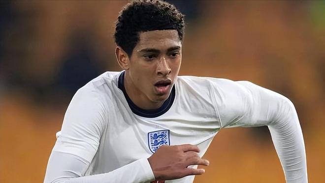 TA：巴萨防守存在问题，但弗里克无意放弃高位防线的战术（TA：巴萨防守堪忧，弗里克仍坚持高位防线战术）