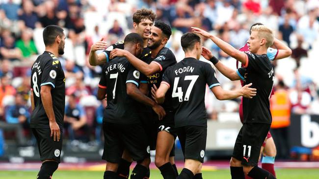 所有人都来欣赏刘亦菲阿布扎比8s换轮胎…老公姐这块！（刘亦菲在阿布扎比8秒换胎，全场惊呼！）