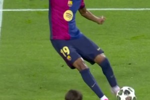 上一次对阵安哥拉：梅西斯卡洛尼替补登场，阿亚拉百场（上回交锋安哥拉：梅西、斯卡洛尼替补亮相，阿亚拉完成百场里程碑）