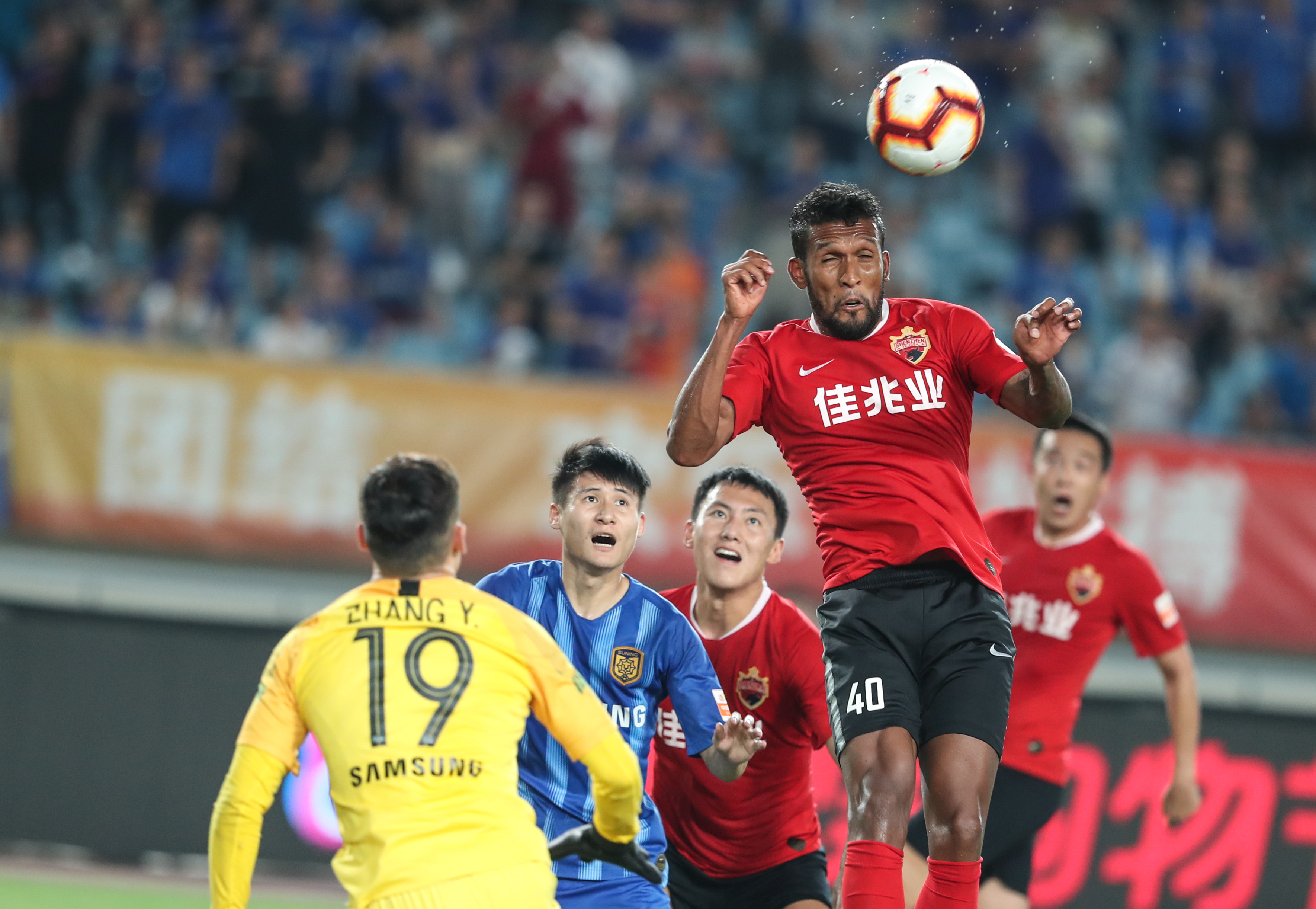 TA：奥赖利首秀表现得游刃有余；安德森很好地控制了比赛节奏（TA：奥赖利处子战驾轻就熟，安德森牢牢掌控比赛节奏）