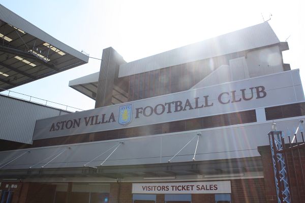 2001年，16岁的勒布朗，参加ABCD训练营！（2001年，16岁勒布朗亮相ABCD训练营！）