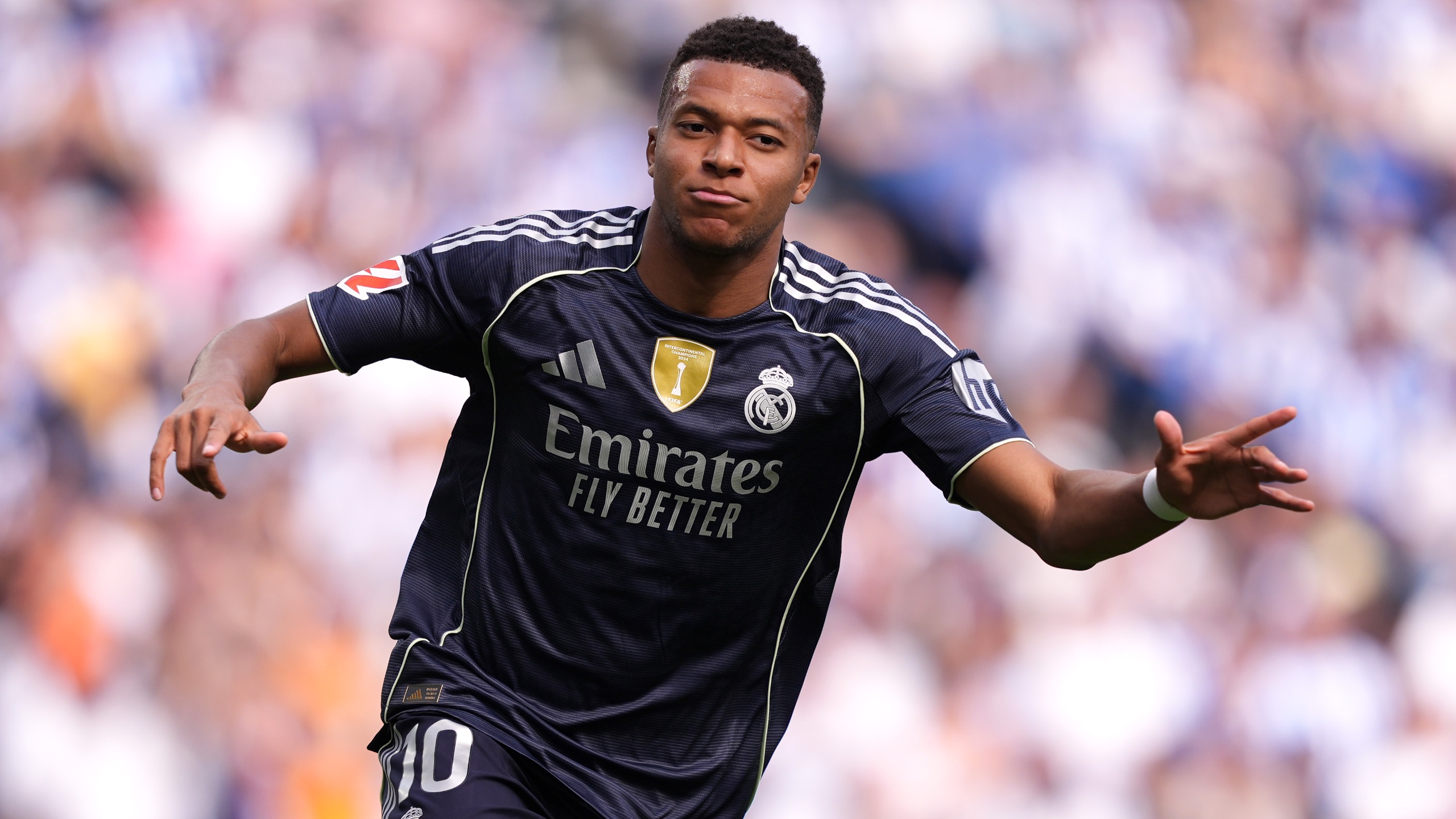 大逆转！阿根廷男排险胜芬兰 国际排联发文致敬德切科 世锦赛创纪录（惊险逆转！阿根廷男排力克芬兰，国际排联致敬德切科，世锦赛刷新纪录）