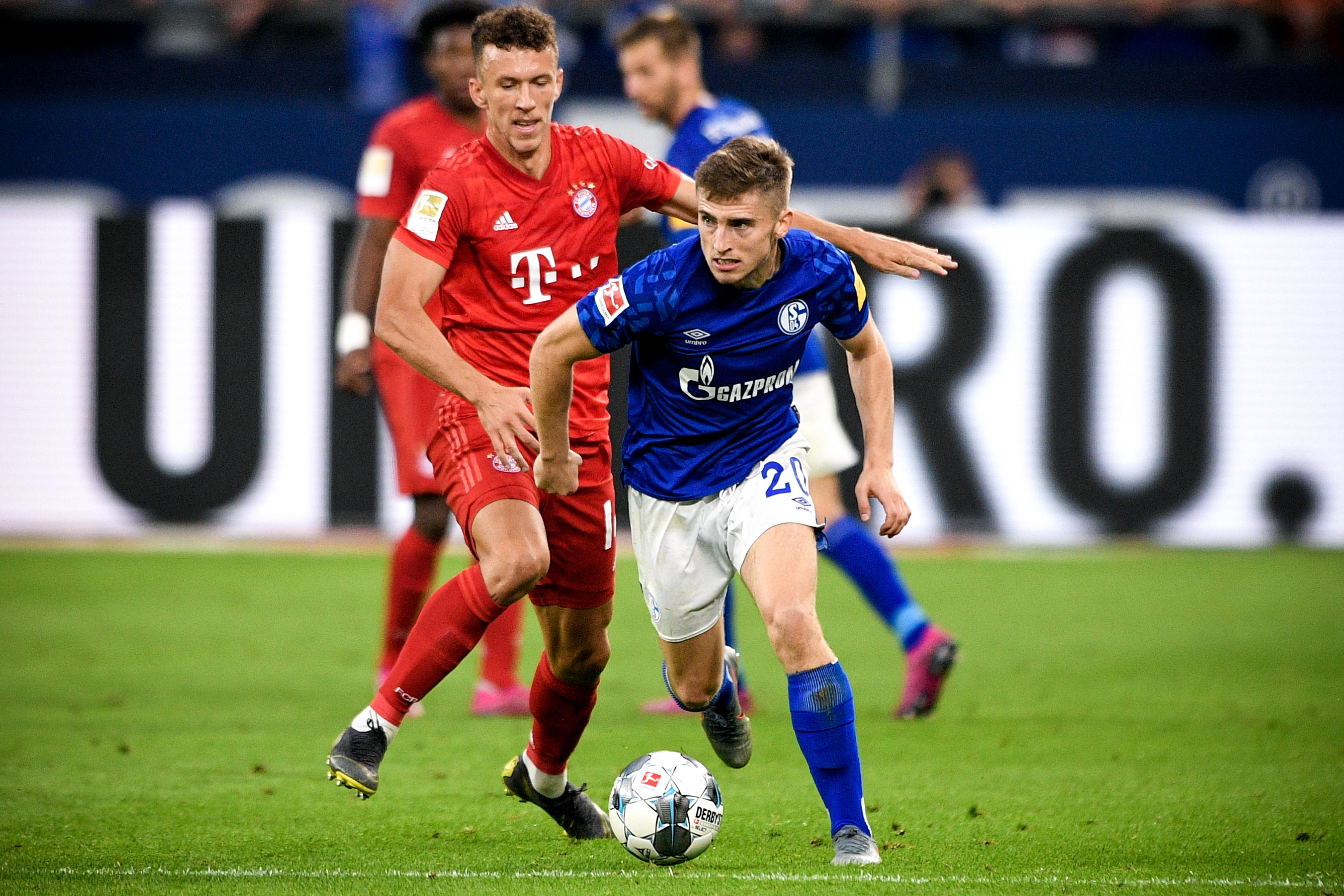 每体：巴萨将在下周签约埃及前锋，形式为租借+选择性买断（每体：巴萨预计下周引进埃及前锋，租借在先附带可选买断）