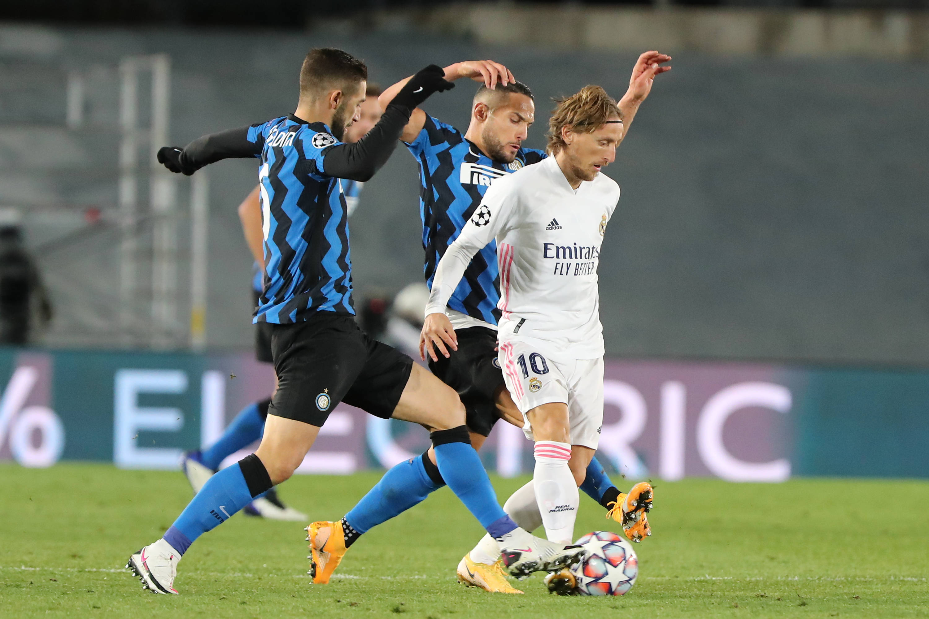 曼联、利物浦为何竞相追逐安托万·塞梅尼奥？（安托万·塞梅尼奥为何成为曼联与利物浦争相追逐的目标？）