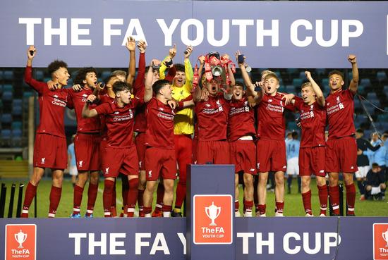 罗马诺：切尔西认为埃斯特旺是完美签约，愿笑着支付浮动条款（罗马诺：切尔西视埃斯特旺为理想引援，愿欣然支付附加条款）