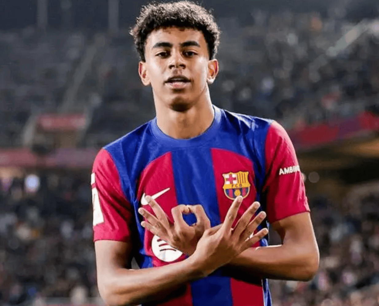 王钰栋新经纪公司：曾代理莱万、拜尔，旗下球员多在德国、瑞士踢球（王钰栋签约新经纪公司：曾服务莱万、拜尔，客户多效力德国与瑞士联赛）